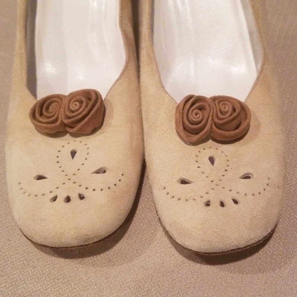 Shoes - Picture 4 of 8